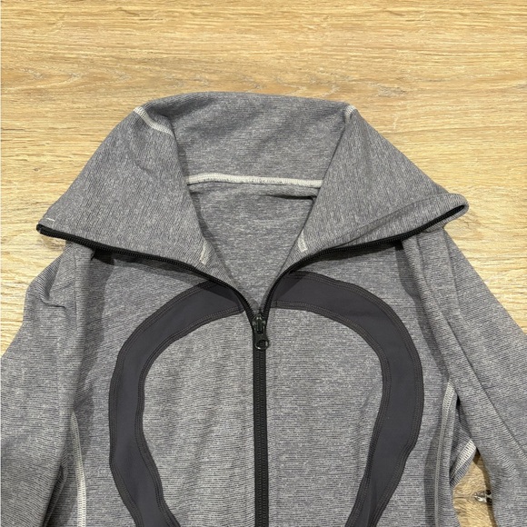 lululemon grey zip up - Picture 2 of 4
